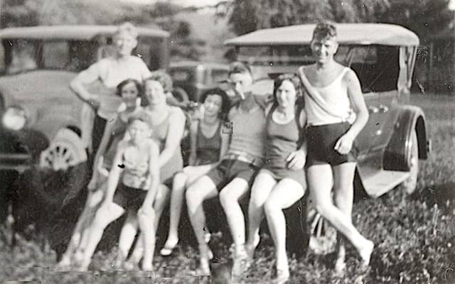 1930.s19.Badegesellschaft.660