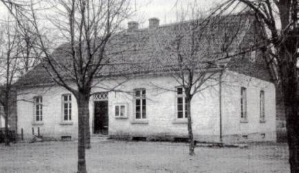 DorfschuleVon1837Klein.jpg