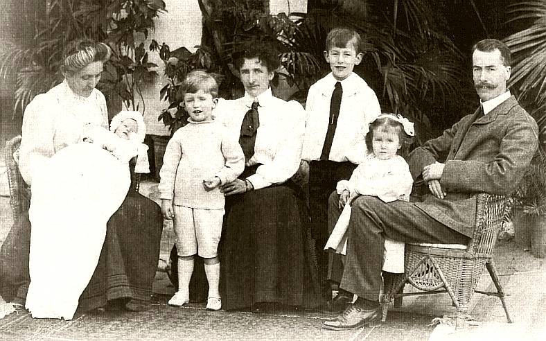 HRandFam190901IndiaMks