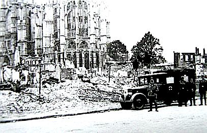 KathedraleKrankenwagen_Kopie